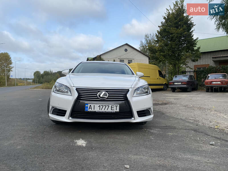 Lexus Ls (2015)