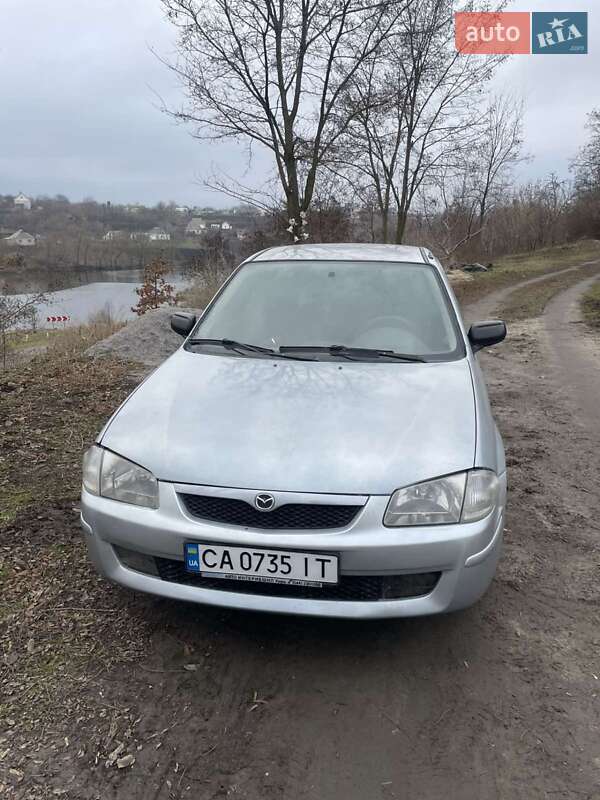 Mazda 323 (1999)