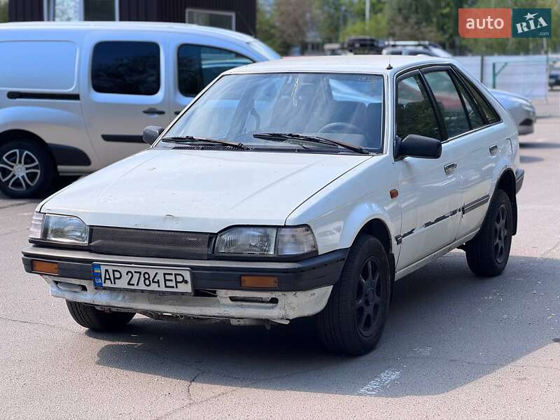 Mazda 323 (1987)