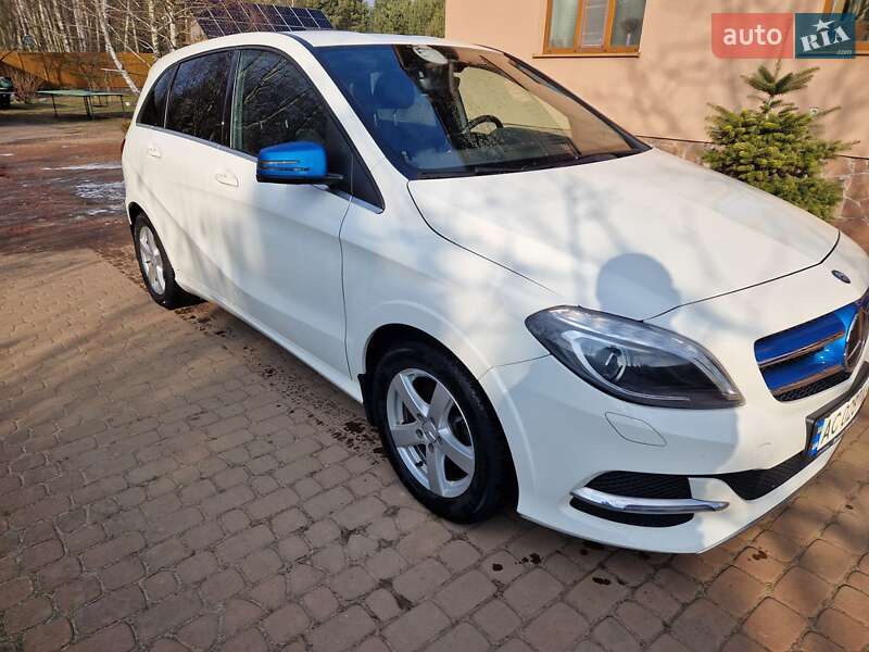 Mercedes-benz B-class (2016)