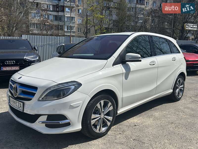 Mercedes-benz B-class (2015)