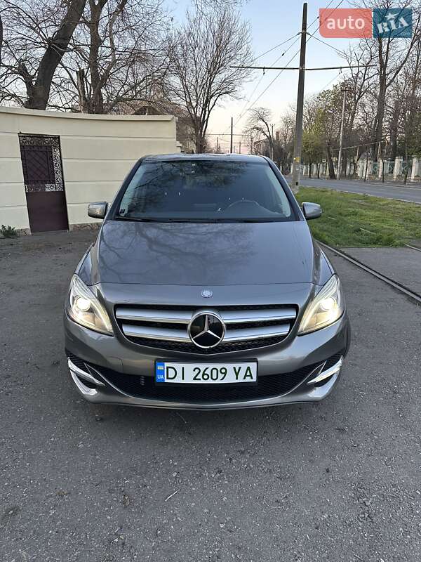 Mercedes-benz B-class (2015)