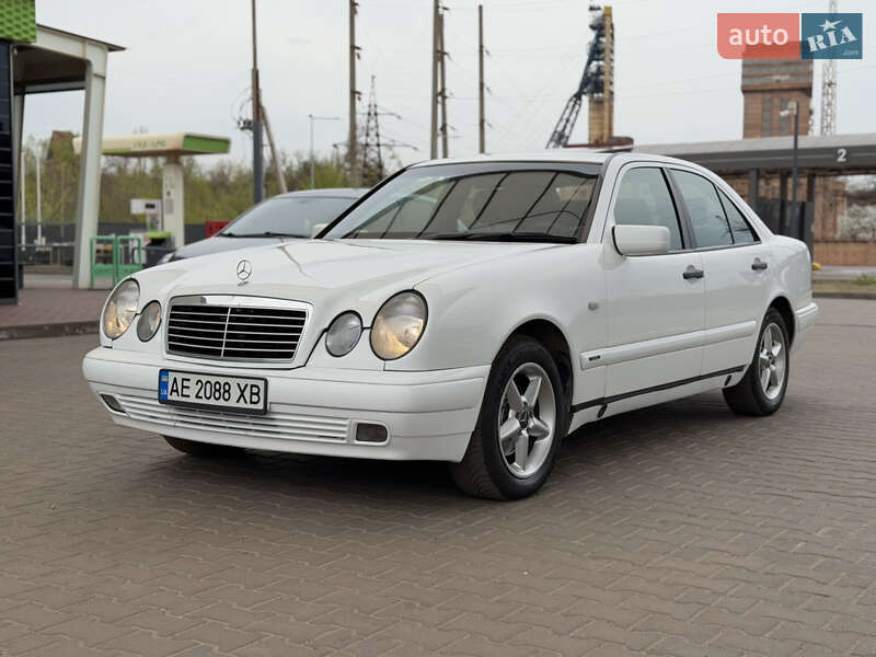 Mercedes-benz E-class (1999)