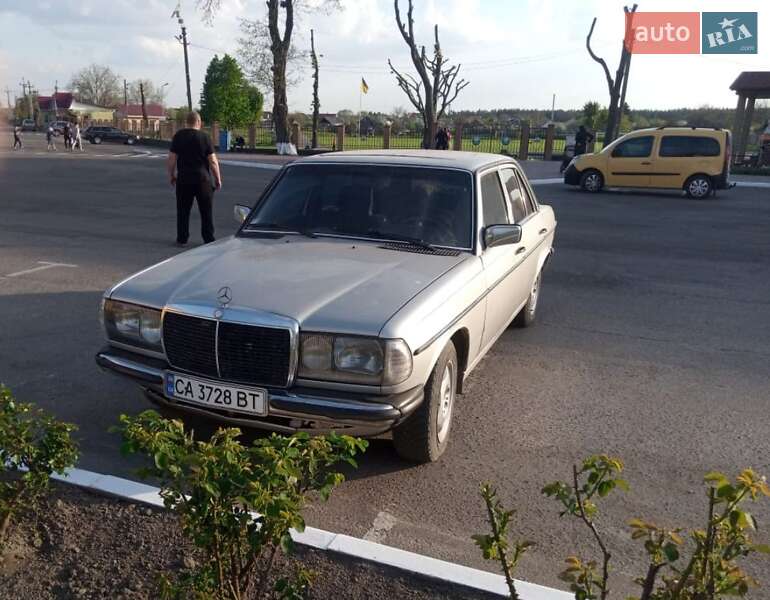 Mercedes-benz E-class (1982)