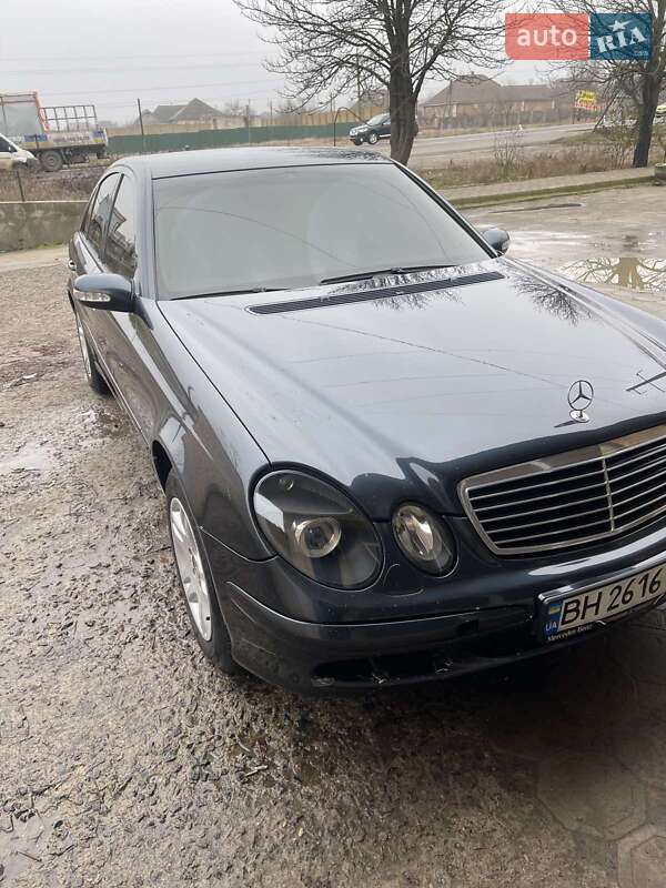 Mercedes-benz E-class (2002)