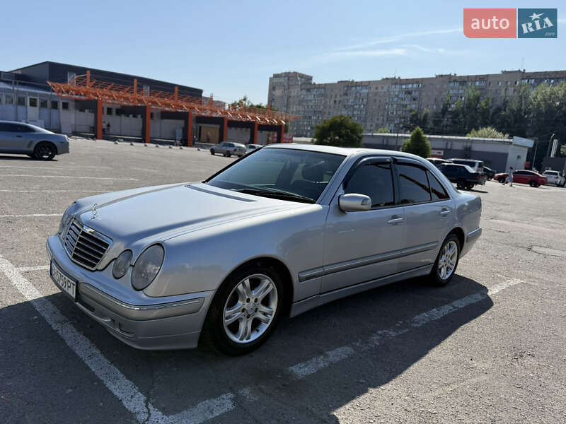 Mercedes-benz E-class (2001)
