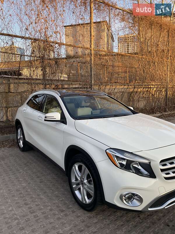 Mercedes-benz Gla-class (2017)
