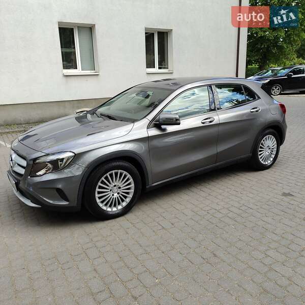 Mercedes-benz Gla-class (2015)