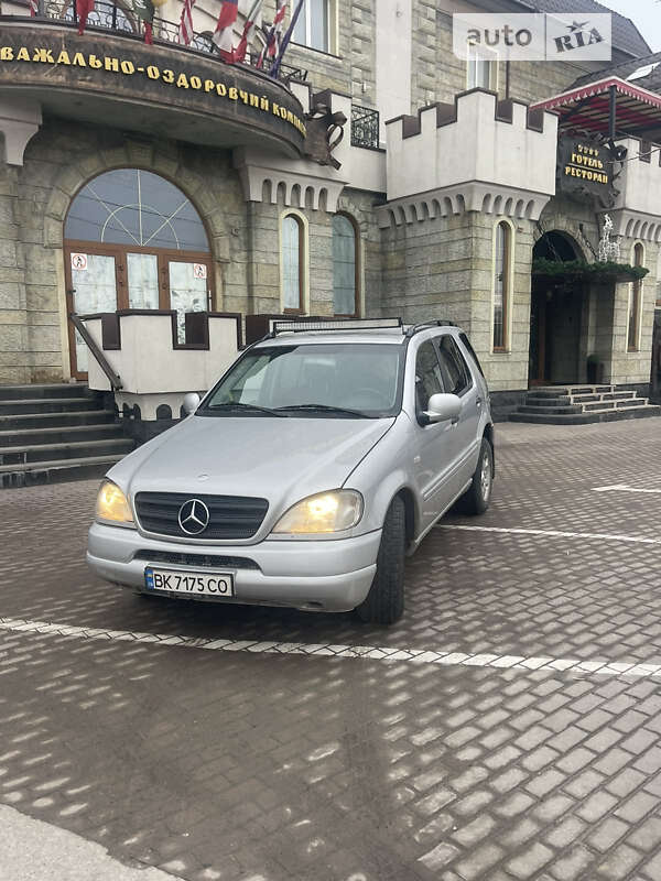 Mercedes-benz M-class (2000)