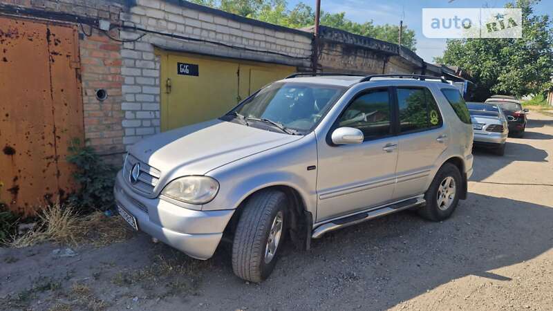 Mercedes-benz M-class (2000)