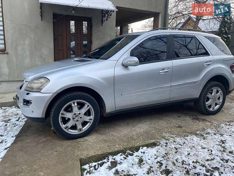 Mercedes-benz M-class (2005)