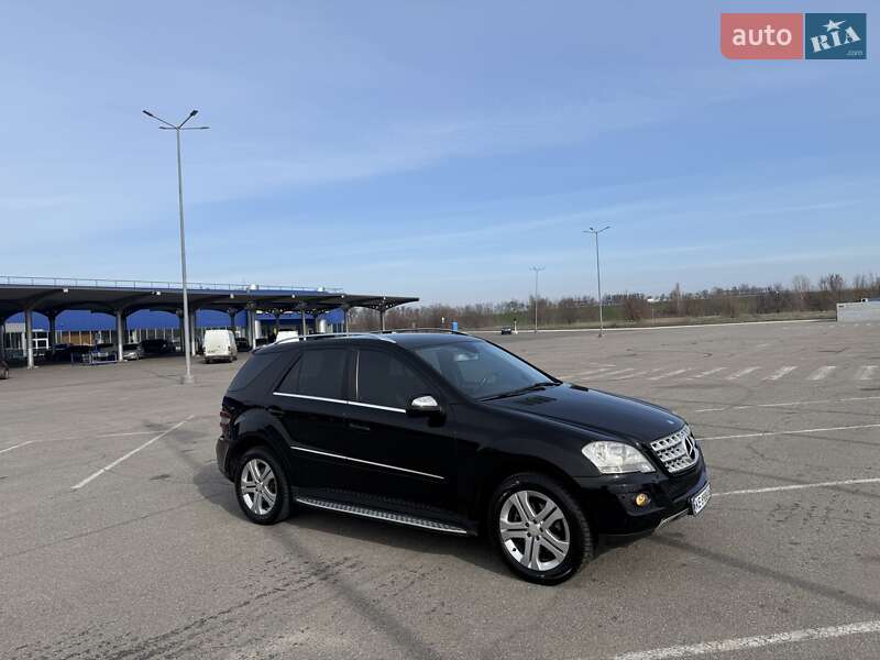 Mercedes-benz M-class (2008)