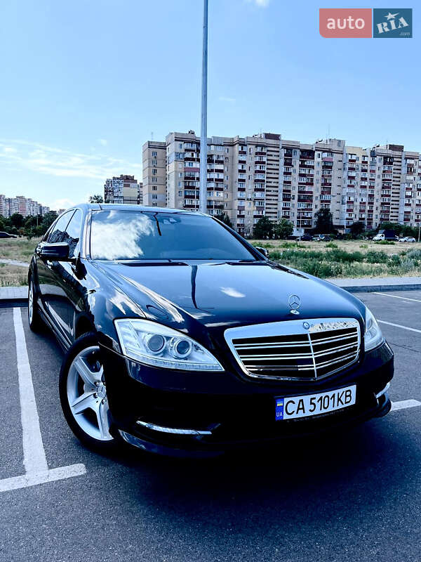Mercedes-benz S-class (2010)