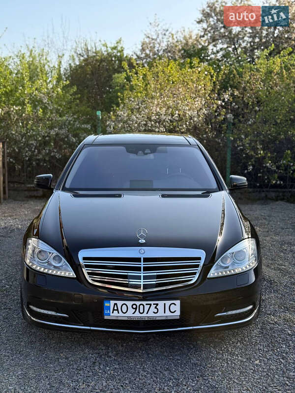 Mercedes-benz S-class (2010)