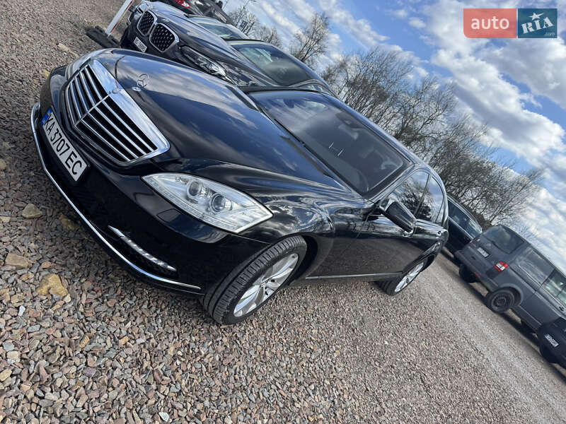 Mercedes-benz S-class (2012)