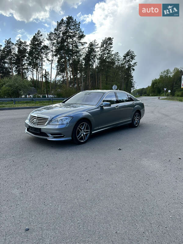 Mercedes-benz S-class (2012)