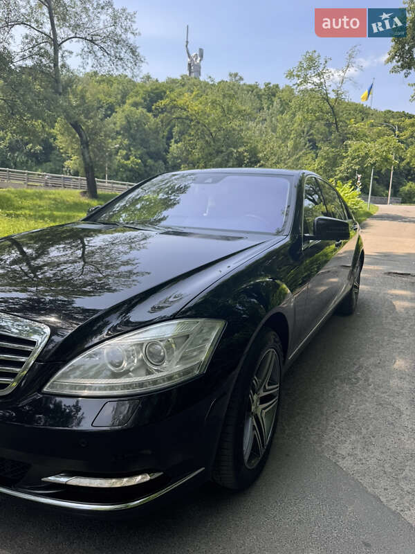 Mercedes-benz S-class (2013)