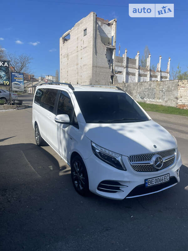 Mercedes-benz V-class (2016)