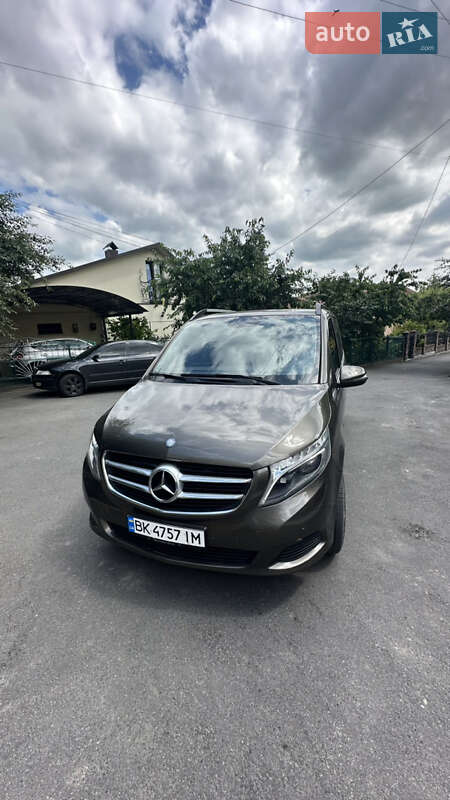 Mercedes-benz V-class (2015)