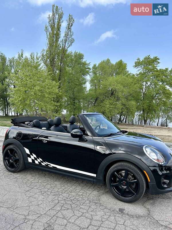 Mini Convertible (2016)