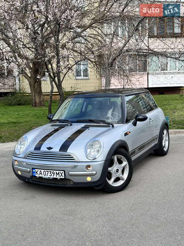 Mini Cooper (2004)