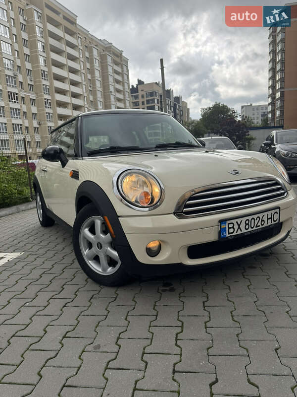 Mini Cooper (2010)