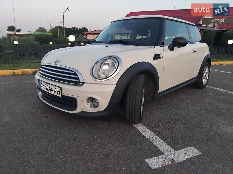 Mini Cooper (2011)