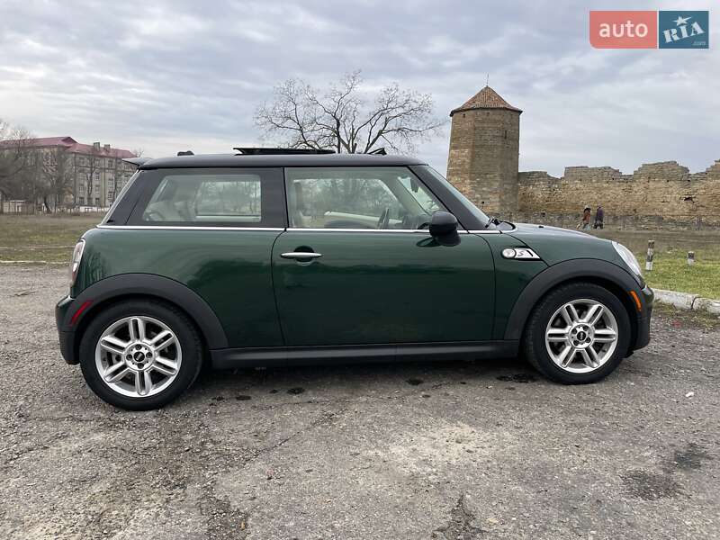Mini Hatch (2011)