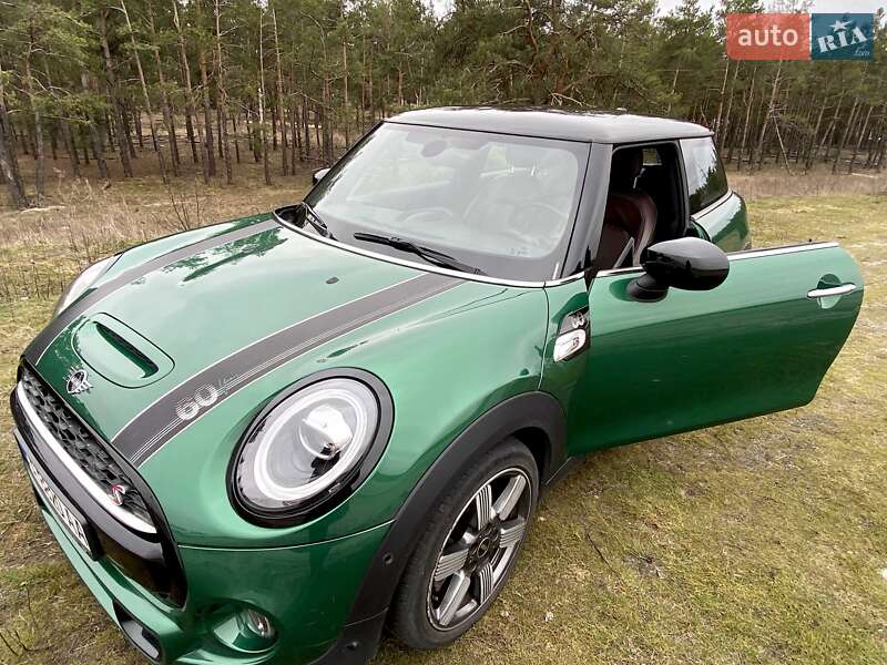 Mini Hatch (2019)