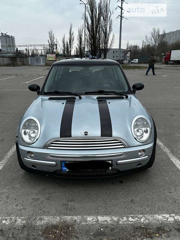 Mini Cooper (2004)
