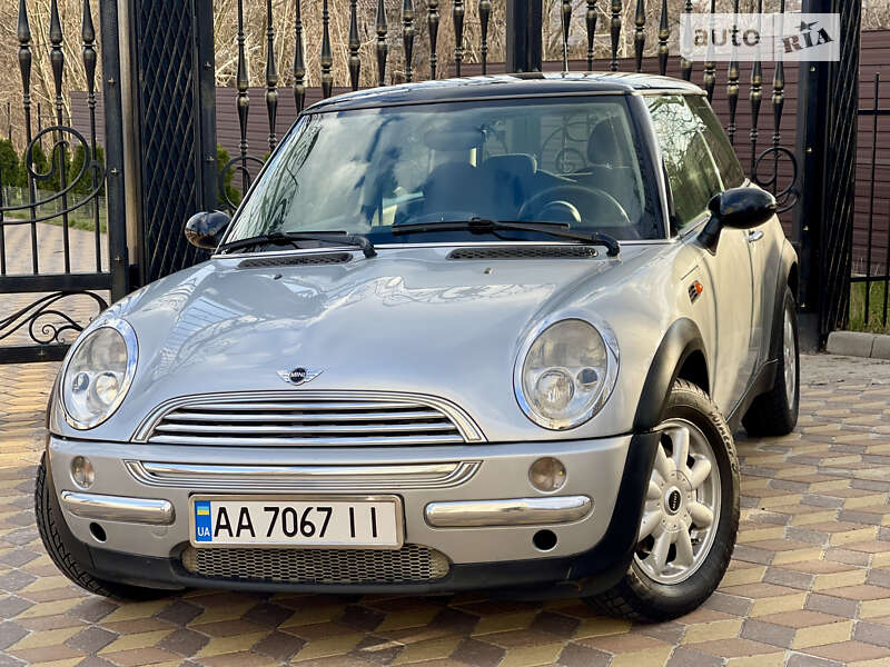 Mini Cooper (2003)