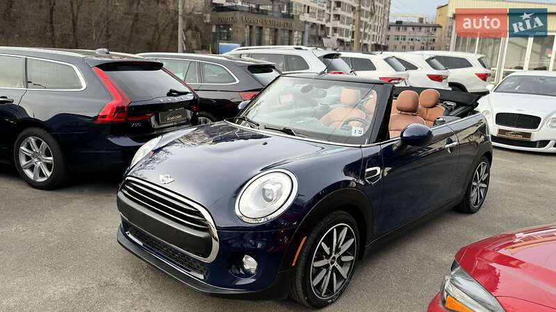 Mini Hatch (2017)