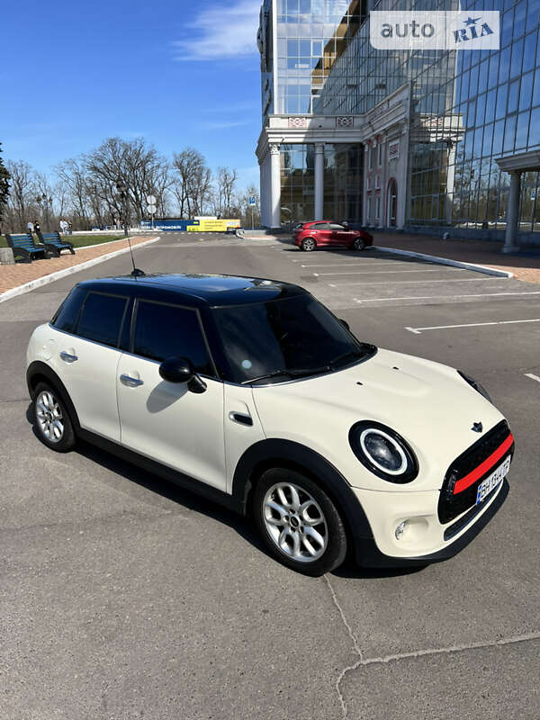 Mini Cooper (2015)