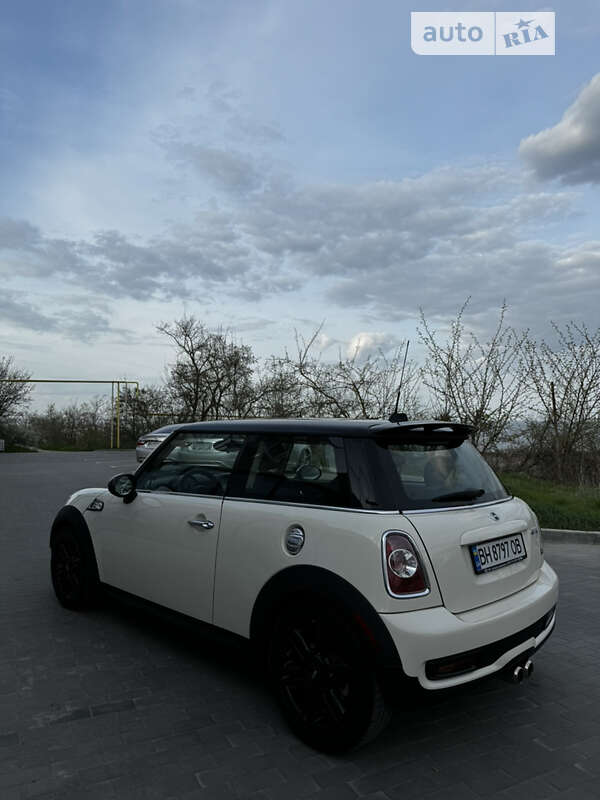 Mini Hatch (2013)