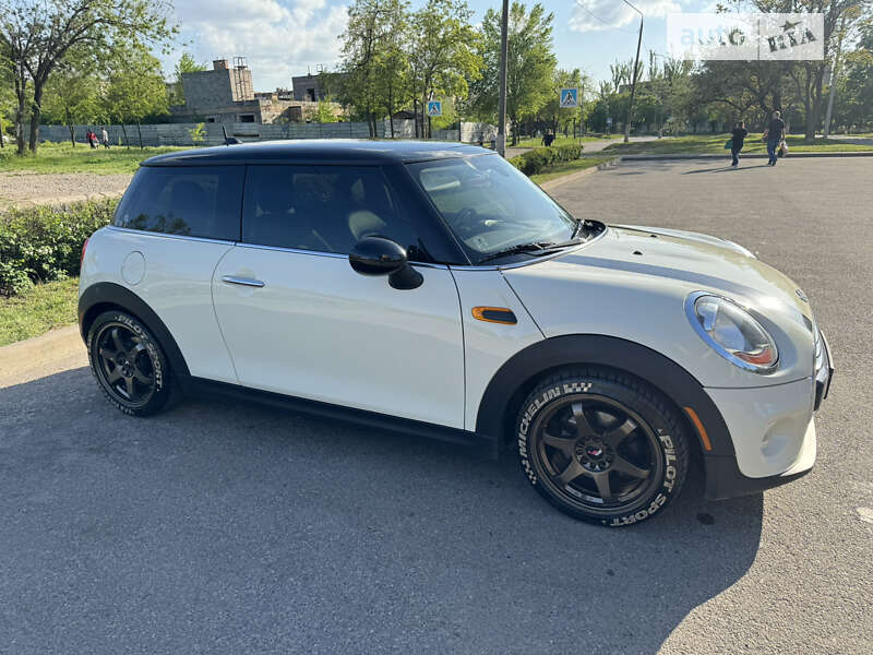 Mini Cooper (2015)