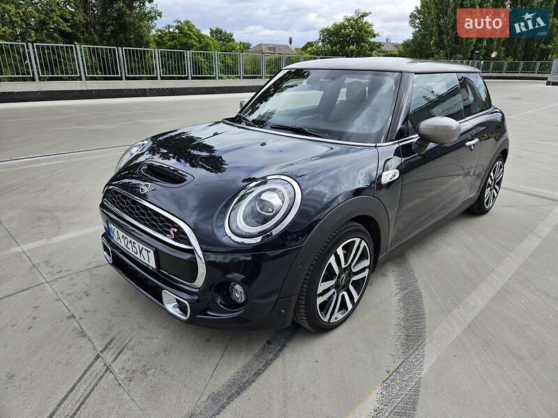 Mini Hatch (2019)