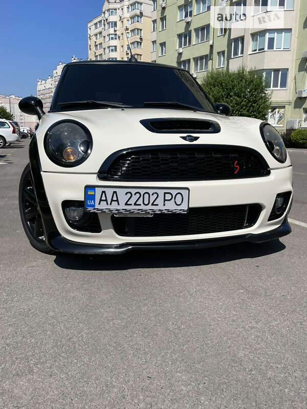 Mini Hatch (2010)