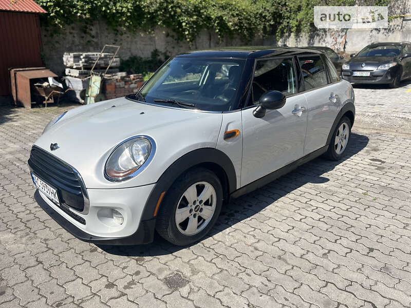Mini Hatch (2016)