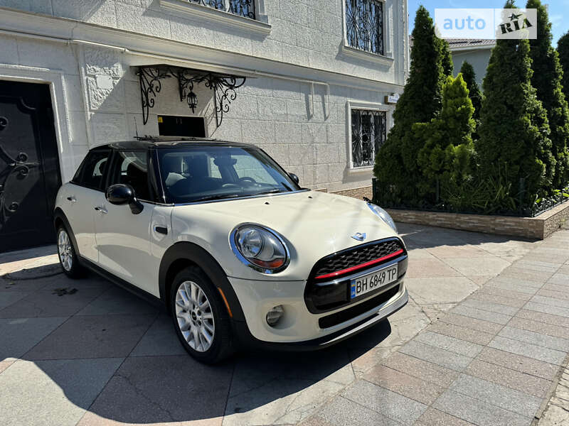 Mini Hatch (2016)