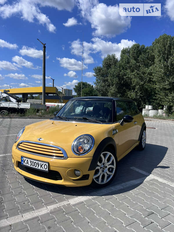 Mini Cooper (2008)