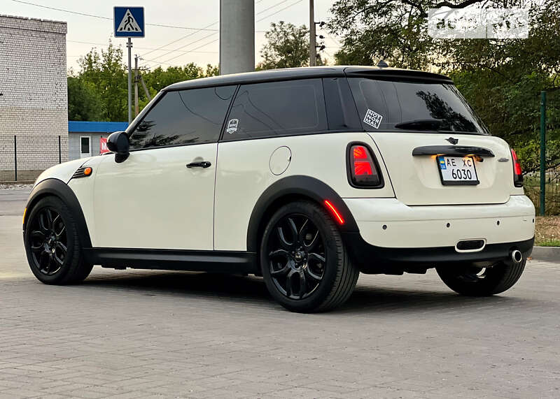 Mini Cooper (2008)