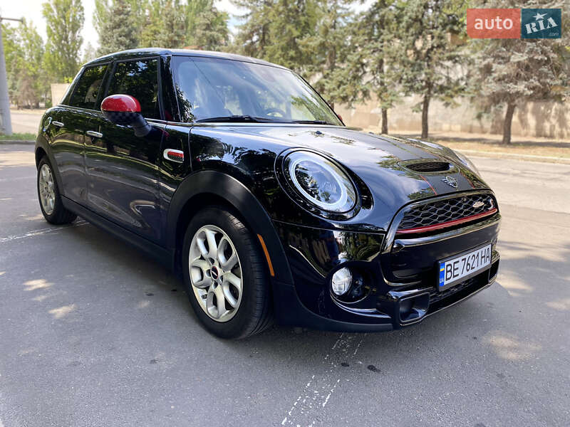 Mini Hatch (2018)