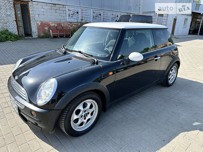 Mini Cooper (2004)