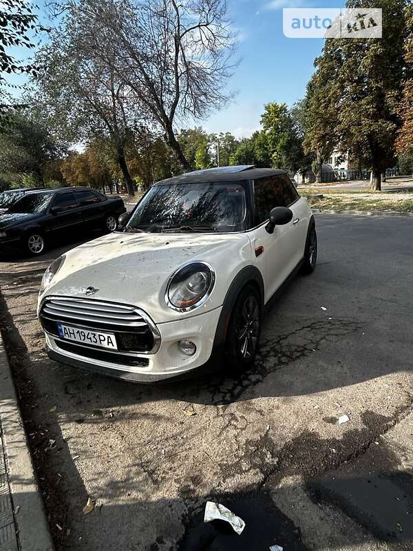 Mini Hatch (2014)