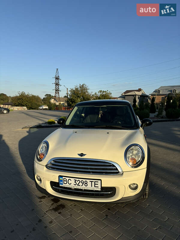 Mini Hatch (2011)