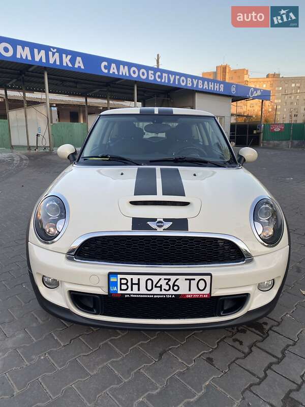 Mini Hatch (2013)