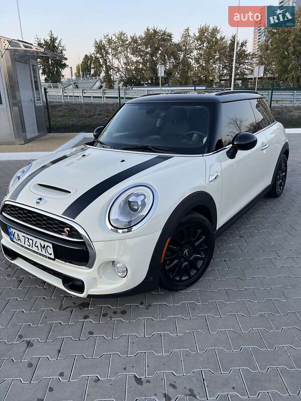 Mini Hatch (2017)