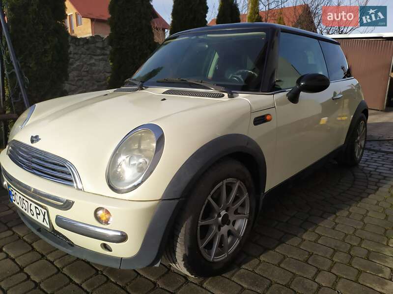 Mini Cooper (2004)