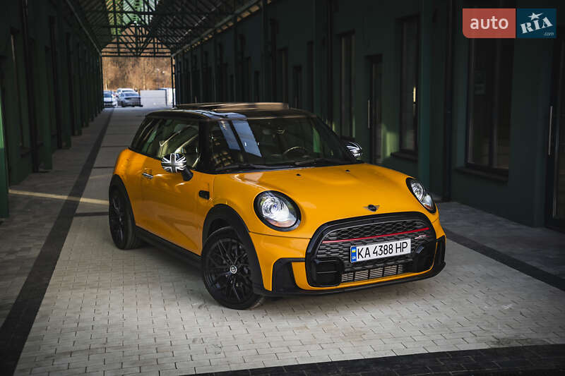 Mini Hatch (2018)