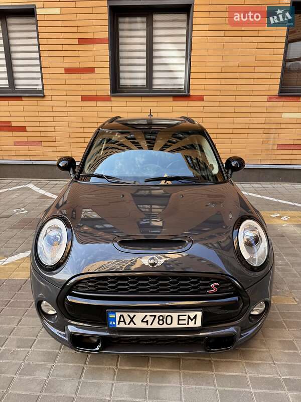 Mini Hatch (2017)